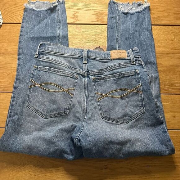 Abercrombie & Fitch mom Jean 27/4 buttonfly distressed medium wash - Picture 5 of 10